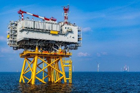 Rolls-Royce engines to provide emergency power on UK offshore wind platforms