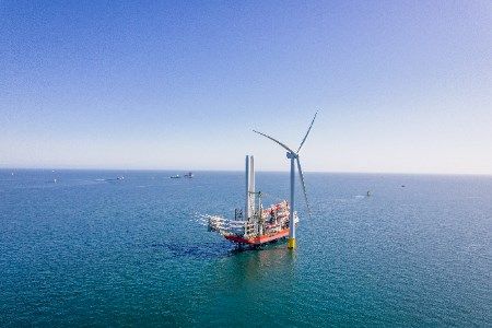 ScottishPower and Masdar set UK record for biggest blade installation at East Anglia THREE